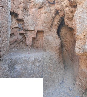 Cusco Sacsayhuam�n, even more mysteries: geometric niches and a cave, panorama