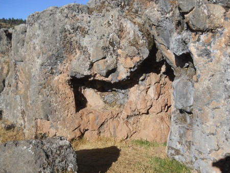Cusco Sacsayhuam�n, even more mysteries: black and red rock with deformed cut in the rock, it seems to be highly deformed