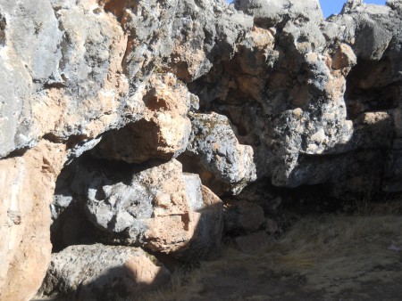 Cusco Sacsayhuam�n, even more mysteries: black and red rock with thrones - with deformed and melt cuts