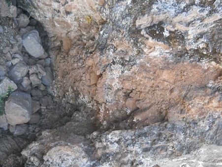 Cusco Sacsayhuam�n, final zone with black and red rock - location with cristinaline forms in black, red, and white