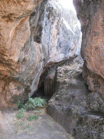Cusco Sacsayhuam�n, final zone with black and red rock, passway 01 with stairs in one piece