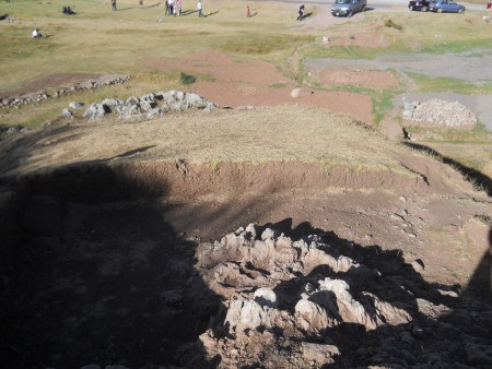 Cusco Sacsayhuam�n, final zone with black and red rock, the view to the exit