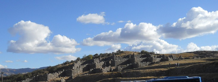 Cusco Sacsayhuam�n, the view to the final part of the big zigzag wall