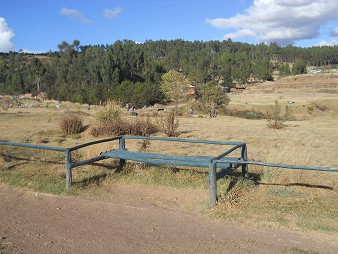 Cusco Sacsayhuam�n, near the big parking, bench