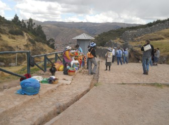 Cusco Sacsayhuam�n, near the big parking, peddlers selling food