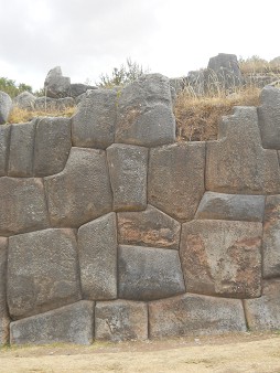 Cusco Sacsayhuam�n, walls of the exit zone, zoom 04