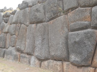 Cusco Sacsayhuam�n, walls of the exit zone, big walls, zoom 07