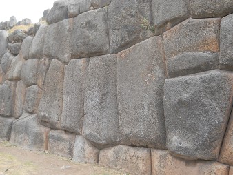 Cusco Sacsayhuamn, Mauern am Ausgangsbereich, grosse Mauer, Nahaufnahme 07