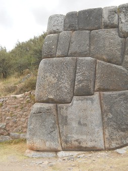 Cusco Sacsayhuam�n, muros de la salida, una zona angular