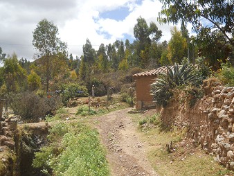 Cusco Sacsayhuam�n 13, the walk to "Zone X" (Laco, Moon Temple), walk 2
