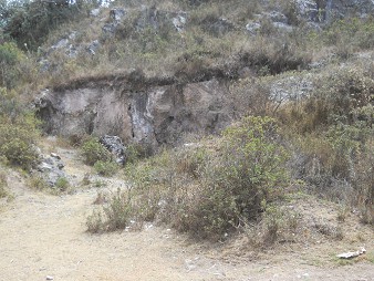 Cusco Sacsayhuam�n 13, the walk to "Zone X" (Laco, Moon Temple), a wall in black and red