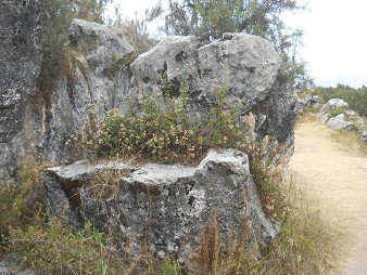 Zone X (Laq'o, Laco, Moon Temple): two cut thrones