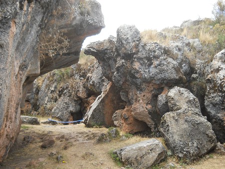 Zona X (Laq'o, Laco, Templo de la Luna): cortes en roca