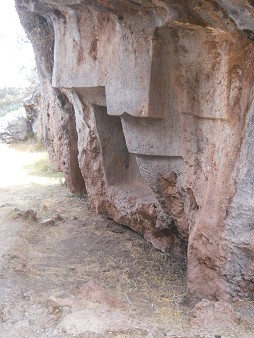 Zone X (Laq'o, Laco, Moon Temple): overthrown throne turned over upside down, detail 04