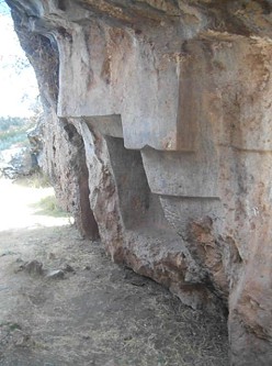 Zone X (Laq'o, Laco, Moon Temple): overthrown throne turned over upside down, lateral view 02