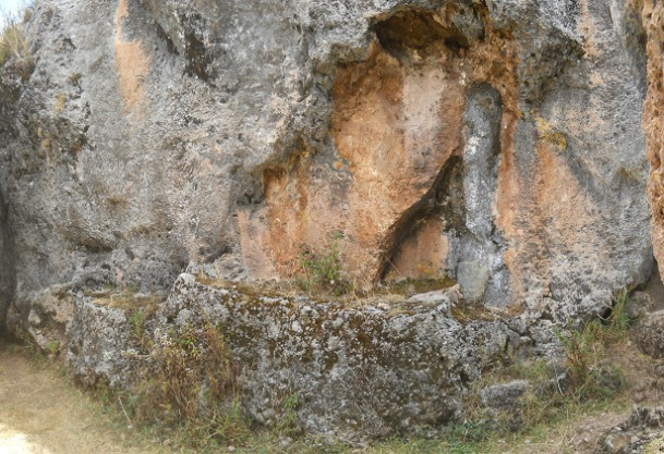 Cusco Sacsayhuam�n, Zone X (Laq'o, Laco, Moon Temple), a bench cut from a black and red rock, panorama