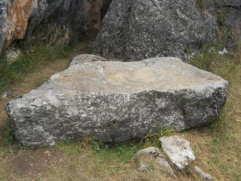 Cusco Sacsayhuam�n, Zone X (Laq'o, Laco, Moon Temple), flat giant stone (stone table, platform, or sacrificial stone), zoom