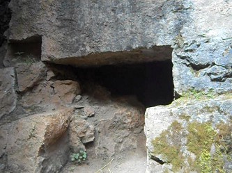 Cusco Sacsayhuam�n, Zone X (Laq'o, Laco, Moon Temple), giant overthrown throne 06