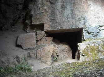 Cusco Sacsayhuam�n, Zone X (Laq'o, Laco, Moon Temple), giant overthrown throne 08