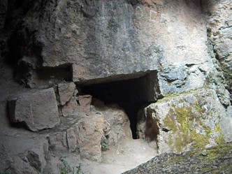 Cusco Sacsayhuam�n, Zone X (Laq'o, Laco, Moon Temple), giant overthrown throne 09