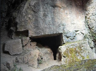 Cusco Sacsayhuam�n, Zone X (Laq'o, Laco, Moon Temple), giant overthrown throne 12