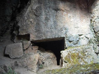 Cusco Sacsayhuam�n, Zone X (Laq'o, Laco, Moon Temple), giant overthrown throne 13