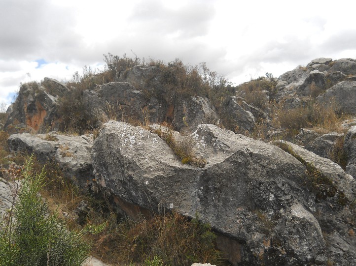 Cusco Sacsayhuamn, Zona X (Laq'o / Laco): piedra negra larga fresada 01