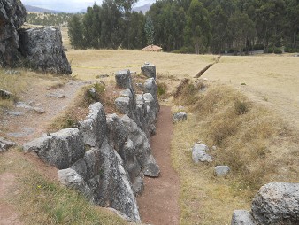 Cusco Sacsayhuam�n, Zone X (Laq'o / Laco): the wall at the exit area, view from above 1