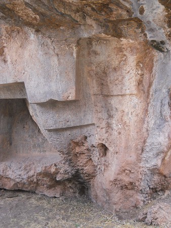 Zona X (Laq'o, Laco, Templo de la Luna): trono volteado, detalle 06