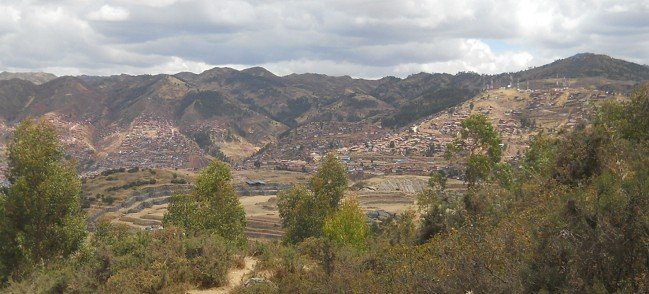 Cusco Sacsayhuam�n, Zona X (Laq'o / Laco): camino bajando, vista primer plano