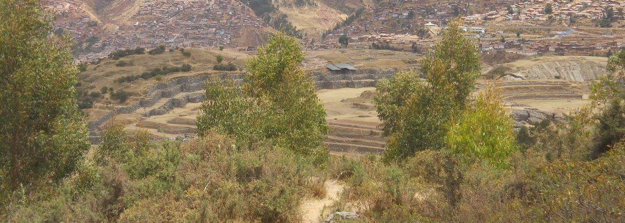 Cusco Sacsayhuam�n, Zona X (Laq'o / Laco): camino bajando vista 02