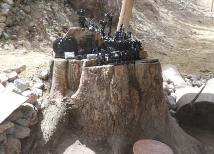 Cusco Sacsayhuam�n, taller: figurinas negras
