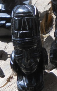 Kunsthandwerkwerkstatt in Cusco
                    Sacsayhuamán, schwarze Figuren 06, ein
                    Ausserirdischer (Inca?): Es waren GÖTTER