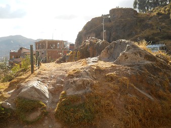 Cusco Sacsayhuamn 16: Der Weg zurck nach Cusco, Hgel mit einem Thron