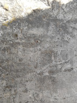 Cusco Sacsayhuam�n 16: El camino regreso a Cusco, piedra blanca gigante con dise�os en l�neas 02