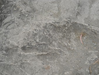 Cusco Sacsayhuamán 16: Der Weg zurück nach Cusco, schwarz-weiss abgeflachter Felsen 13 Cusco Sacsayhuamán 16: Der Weg zurück nach Cusco, schwarz-weiss abgeflachter Felsen 13