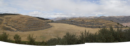Vista de la fortaleza de
                      Sacsayhuam�n 3km de Cusco, panorama