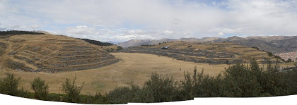 Vista de la fortaleza de
                      Sacsayhuamn 3km de Cusco, panorama
