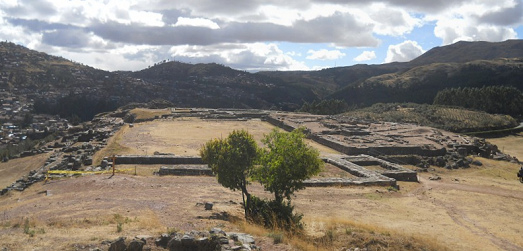 Cusco-Sacsayhuamn, fortaleza
                                      central de los Incas, piso 5,
                                      fundamentos y vistas