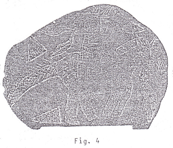 Piedra
                    grabada con un caballo de 5 dedos y con hombre
                    encima