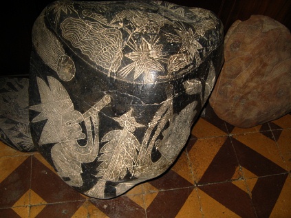 Dos astr�nomos con telescopios con
                            constelaciones de estrellas