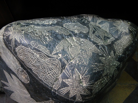 Las constelaciones de estrellas en la
                            piedra grande de los astr�nomos 02