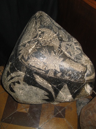 Las constelaciones de estrellas en la
                            piedra grande de los astr�nomos 03