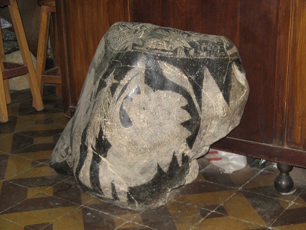 El astr�nomo derecho, con telescopio en
                            sus dos manos