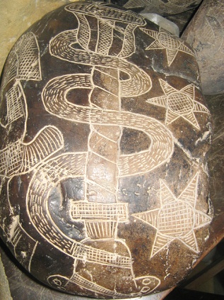 La piedra con el serpiente ADN (02)