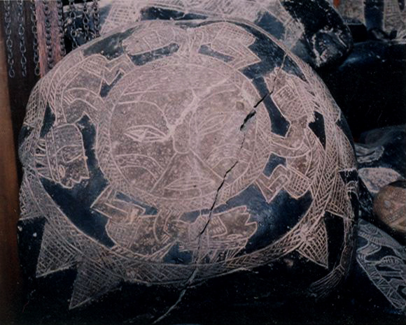 La piedra con el
                          mandala del sol con los sabios (02)