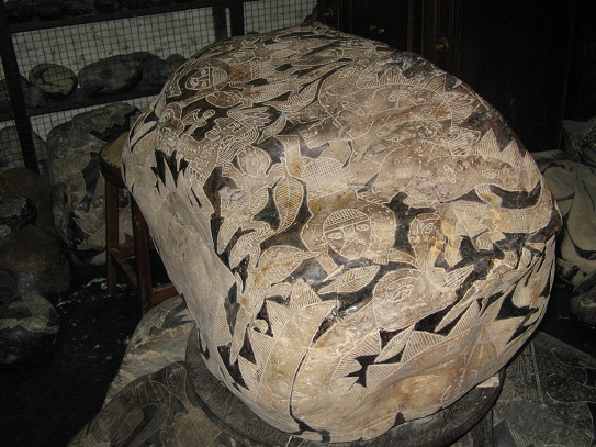 Sabio y hombres con dinosaurios