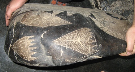 Die R�ckseite des Steins, vielleicht
                            sind das Raumschiffe