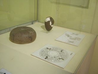 K�rbisse mit Ritzzeichnungen, Nahaufnahme