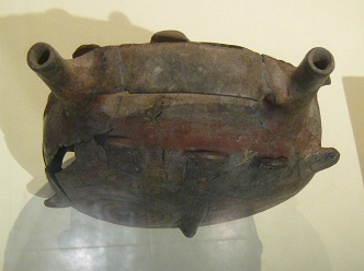 Doppelgesichtflasche, Sicht von oben,
                            Nahaufnahme 02